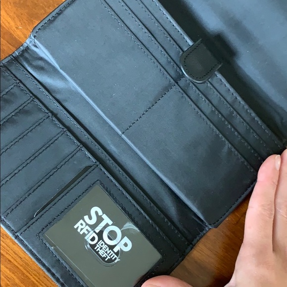 Black Wallet - Picture 3 of 5